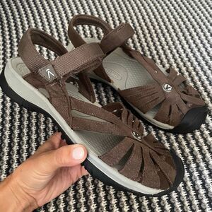 Keen brown sandal women’s shoe size 7.5